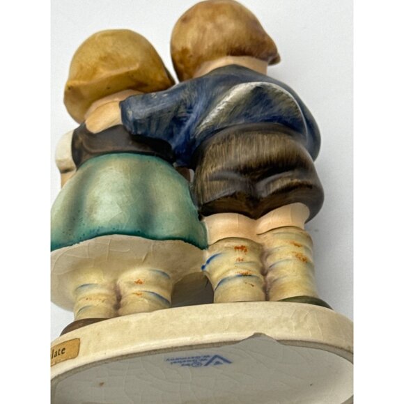 Goebel Hummel Figurine "We Congratulate" #220 Boy And Girl With Flowers! - Picture 7 of 7